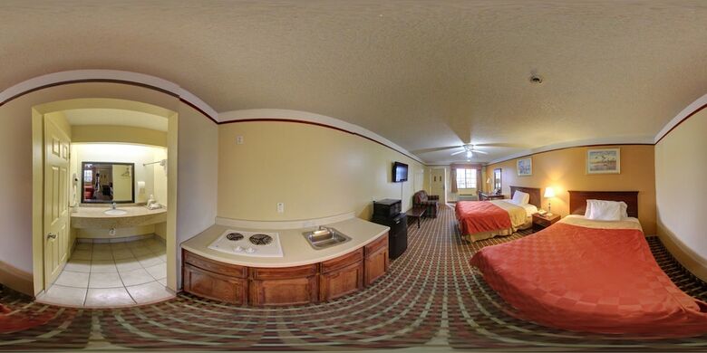 Hotel Deluxe Inn & Suites