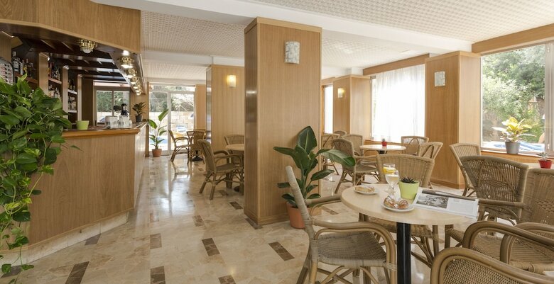Hostal Elegance Playa Arenal II