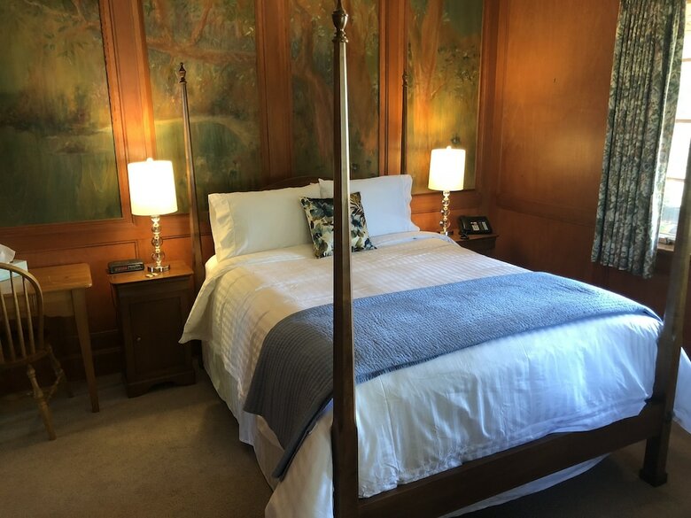 Bed & Breakfast The Latch Inn And Restaurant