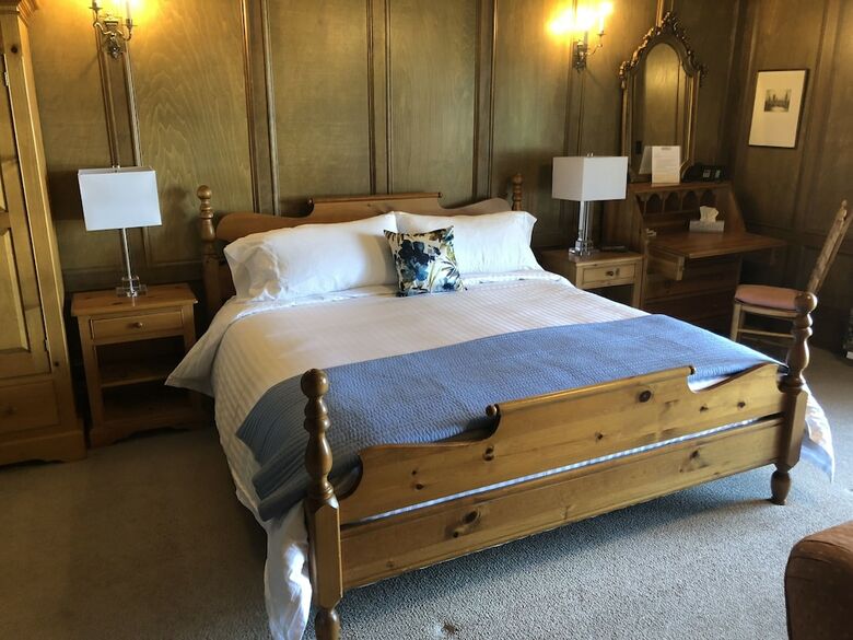 Bed & Breakfast The Latch Inn And Restaurant