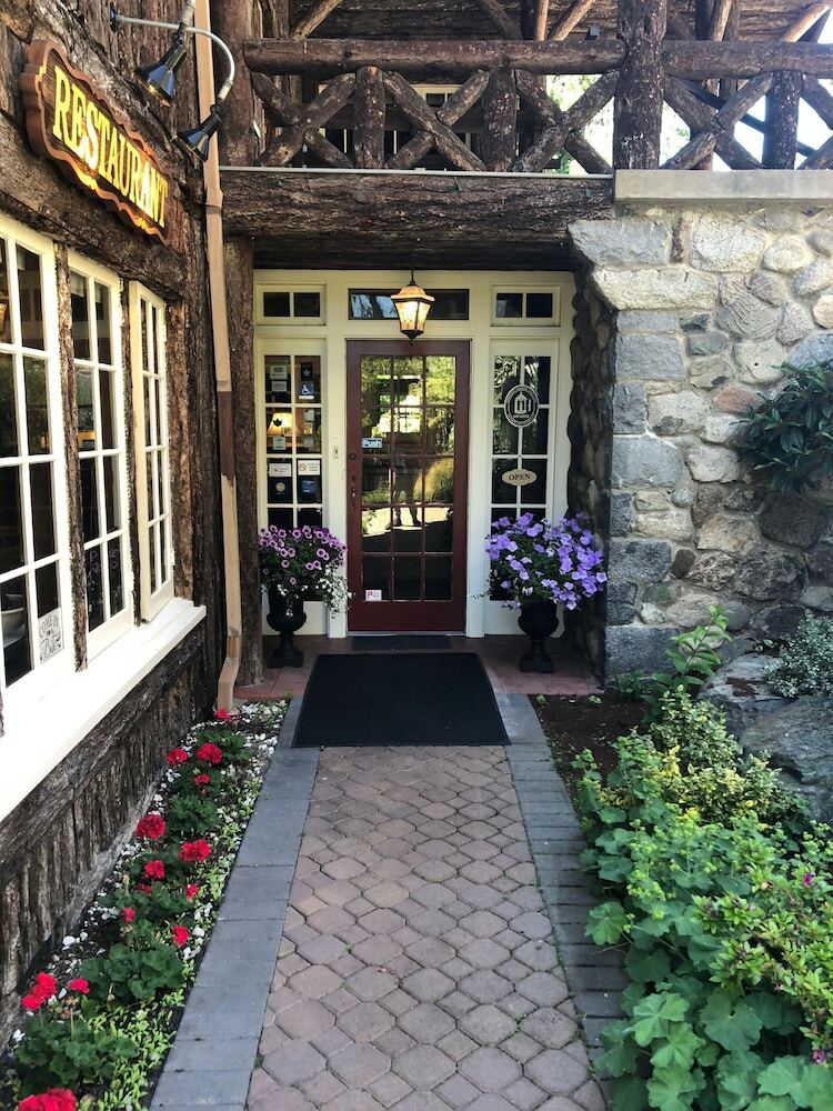 Bed & Breakfast The Latch Inn And Restaurant