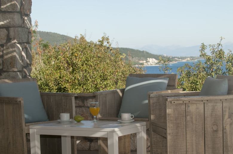 Aliki Hotel