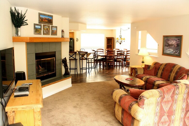 Pinecreek #i - 4 Br By Peak Property Management