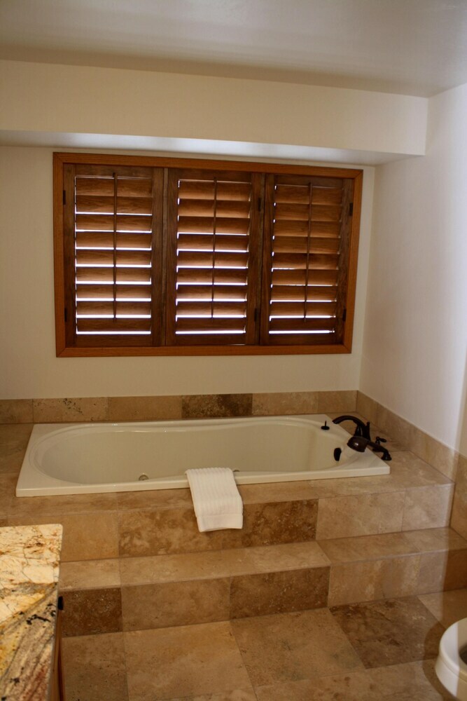 Woods Manor #302a By Peak Property Management