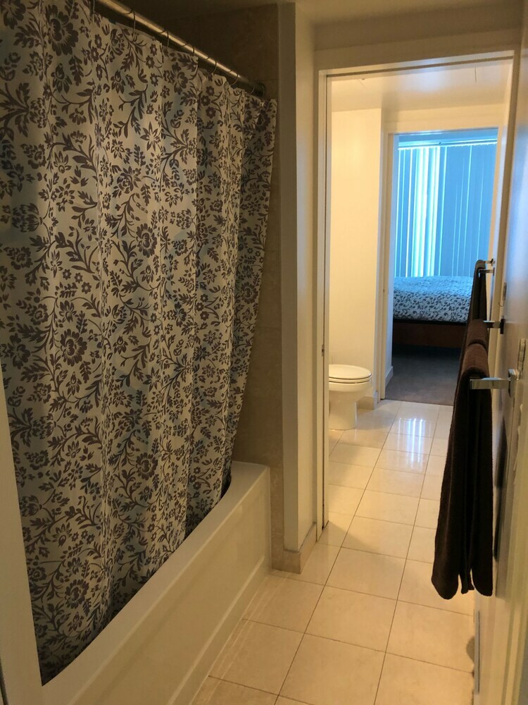The Corporate Suites - Ice Condos