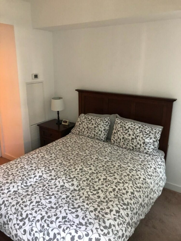 The Corporate Suites - Ice Condos