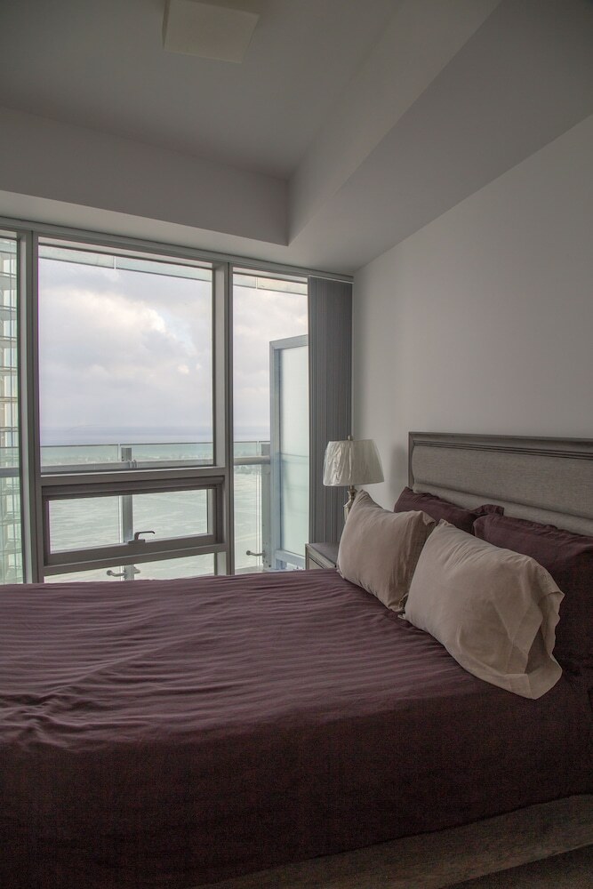 The Corporate Suites - Ice Condos