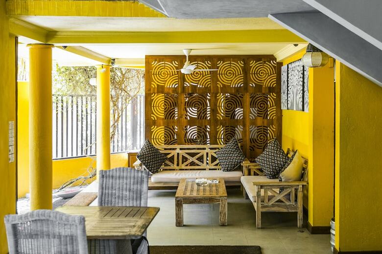 Hotel Thaproban Beach House