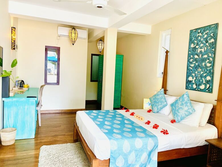 Hotel Thaproban Beach House