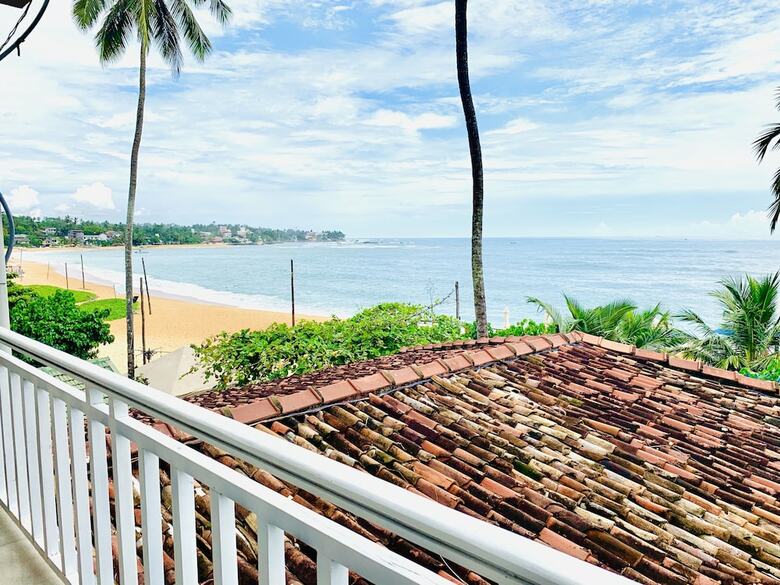 Hotel Thaproban Beach House