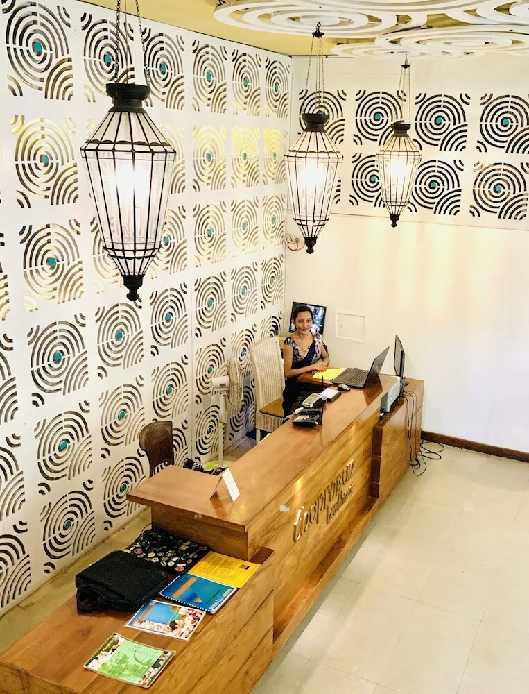 Hotel Thaproban Beach House