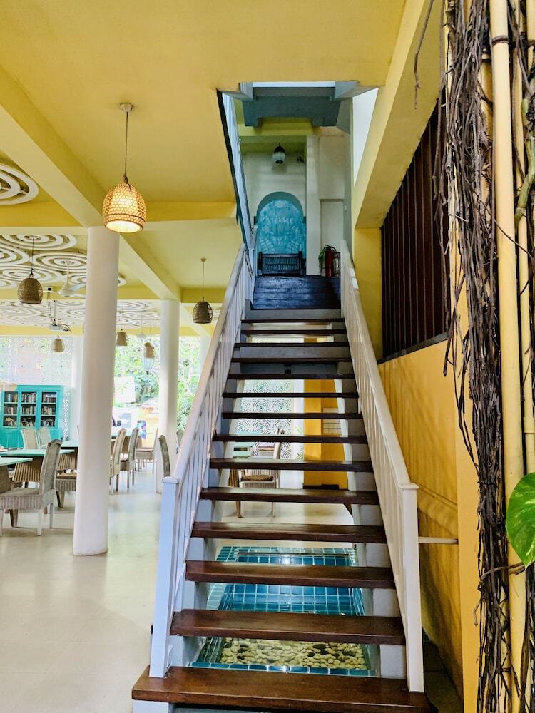 Hotel Thaproban Beach House