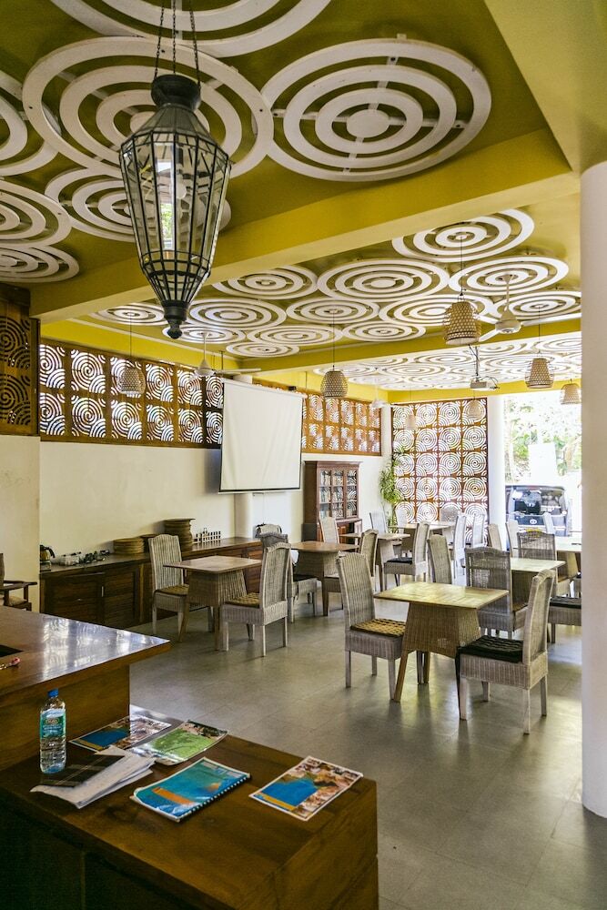 Hotel Thaproban Beach House
