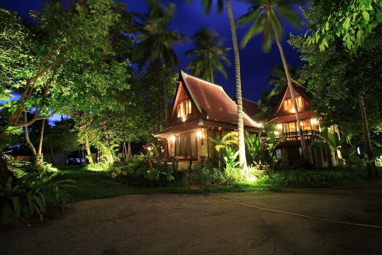 Hotel Chivapuri Beach Resort