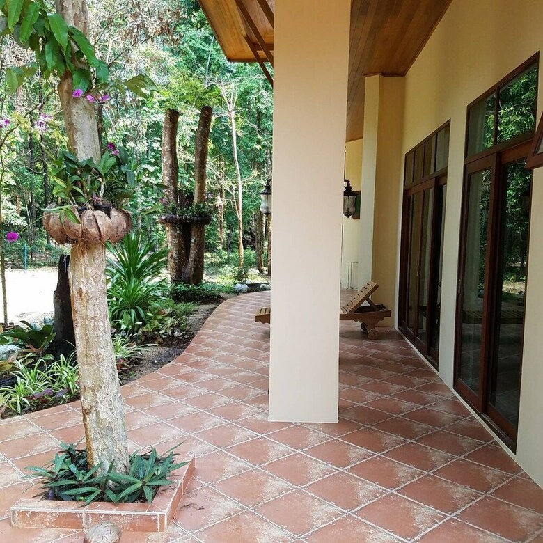 Hotel Chivapuri Beach Resort