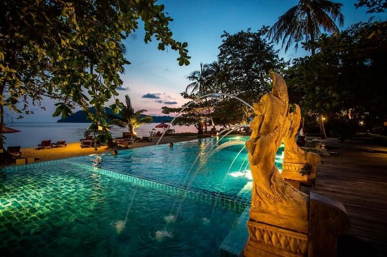 Hotel Chivapuri Beach Resort