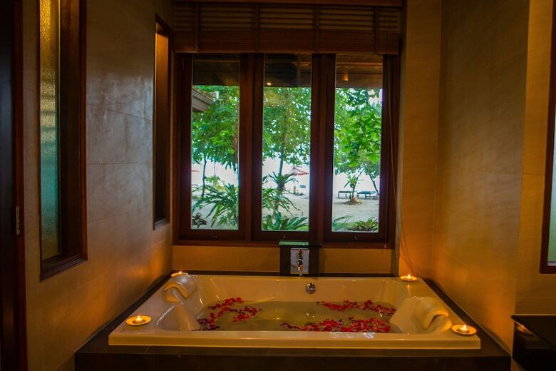 Hotel Chivapuri Beach Resort
