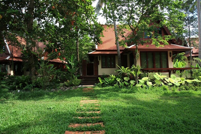 Hotel Chivapuri Beach Resort