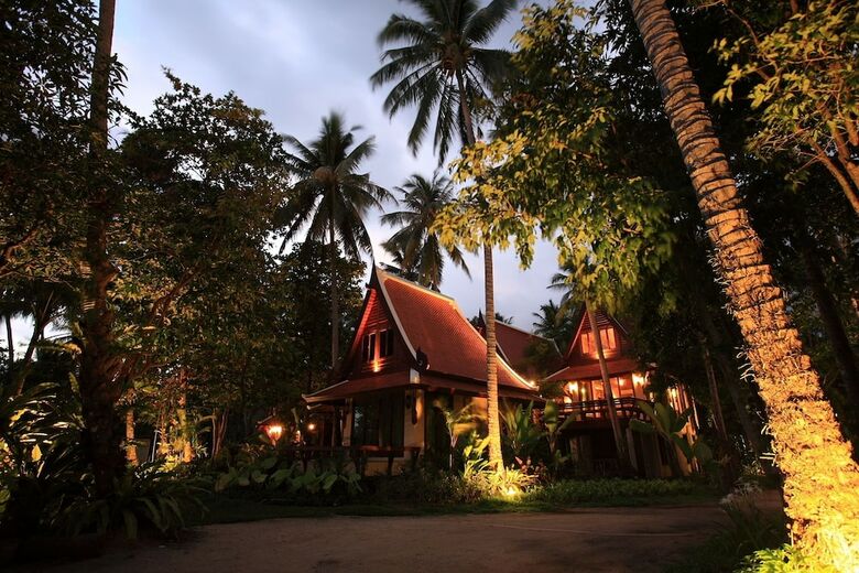 Hotel Chivapuri Beach Resort