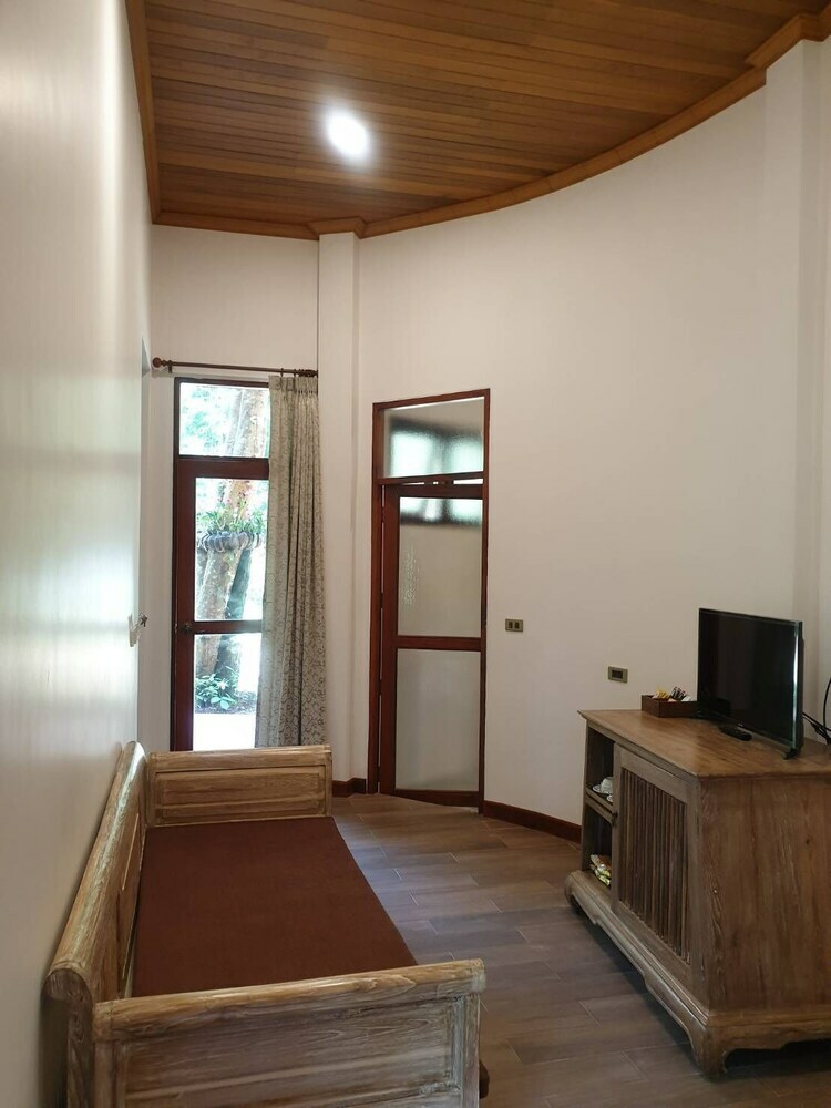 Hotel Chivapuri Beach Resort