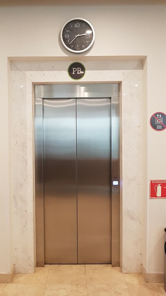 Sr Hotel