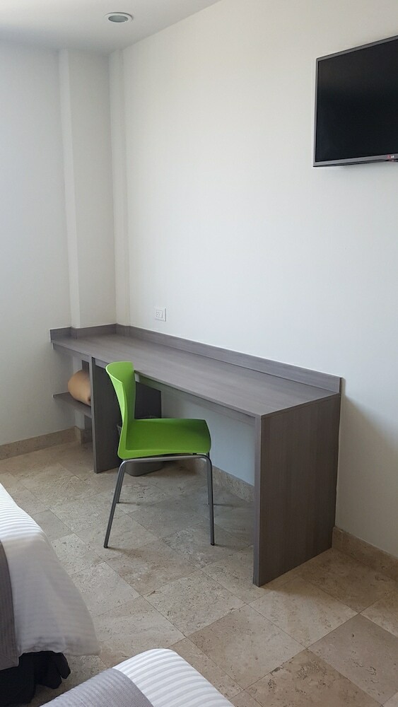 Sr Hotel