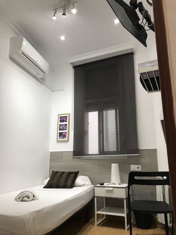 Hostal Ch Otello Rooms - Madrid