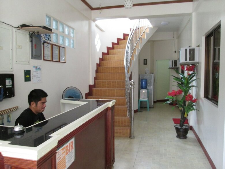 Hotel Aj Travellers Inn