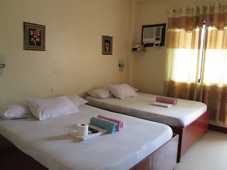 Hotel Aj Travellers Inn