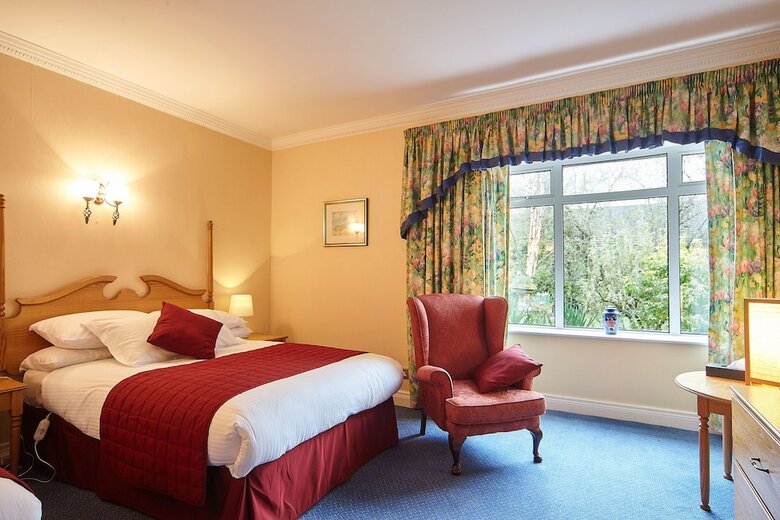 The Cedar Lodge Hotel And Restaurant