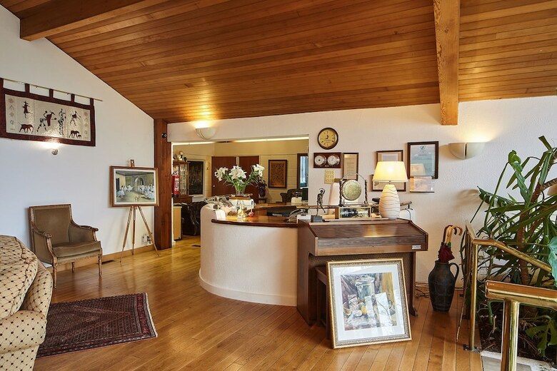 The Cedar Lodge Hotel And Restaurant