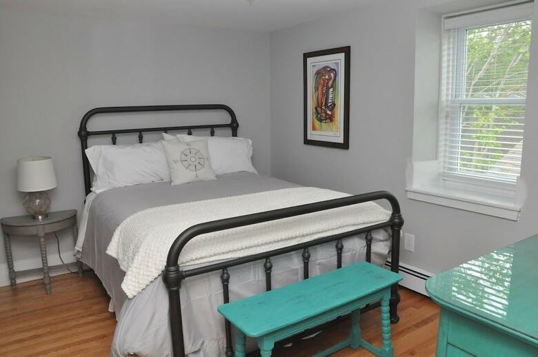 Bed & Breakfast Compass Rose