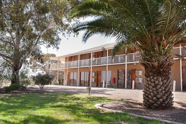 The Standpipe Golf Motor Inn