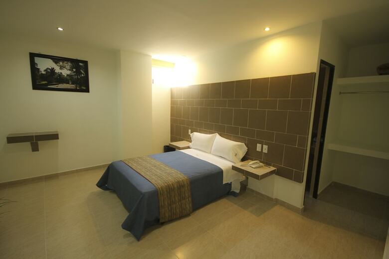 Hotel First Inn