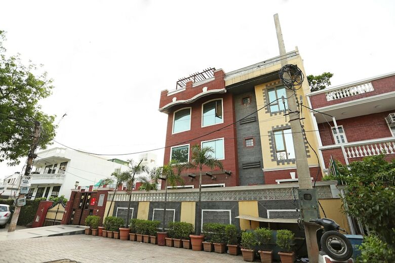 Oyo 386 Hotel Lotus Panache