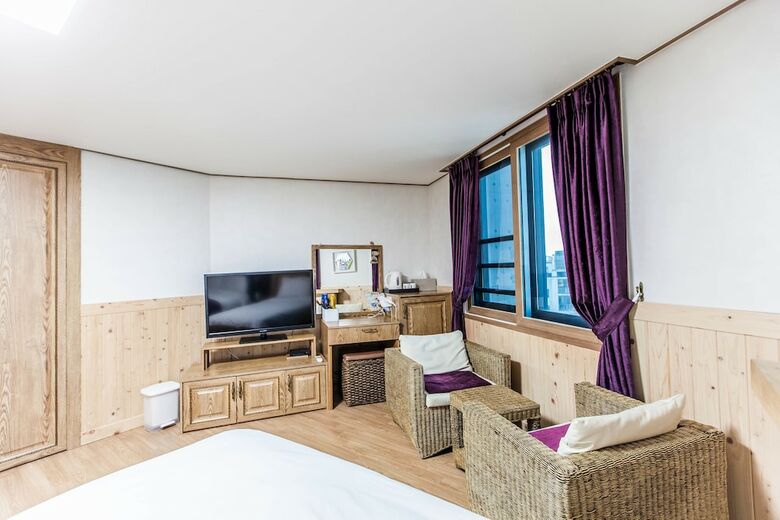 Cheonjiyeon Hotel