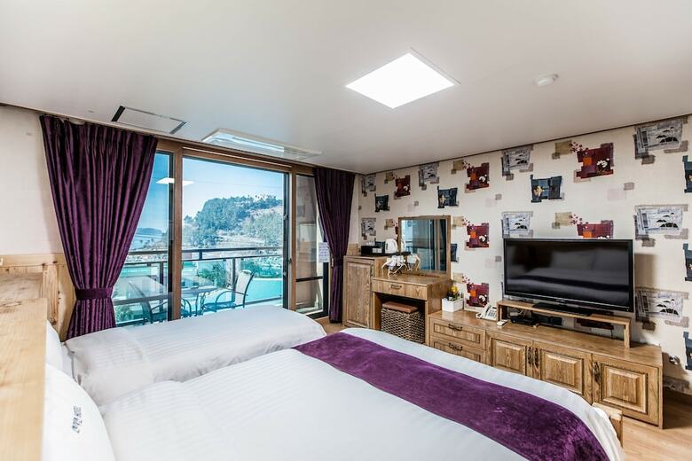 Cheonjiyeon Hotel