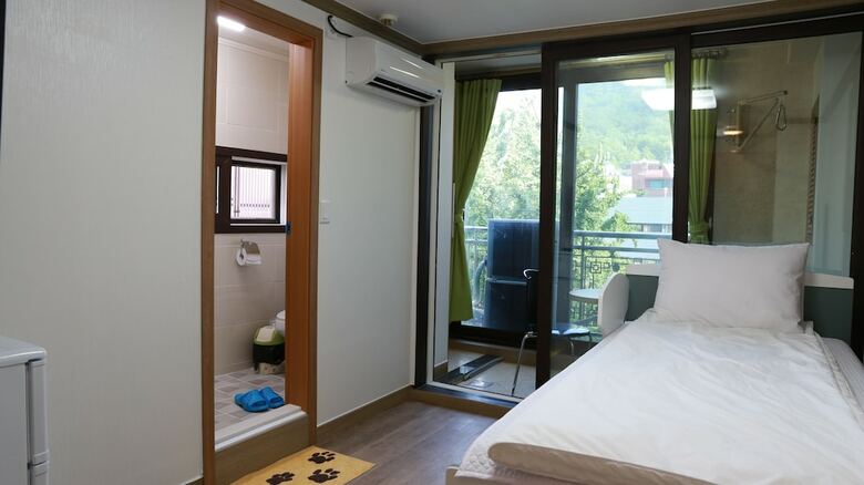Hostal Grand Field Residence Hostel