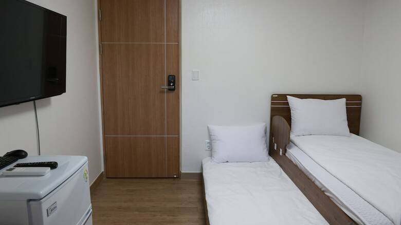 Hostal Grand Field Residence Hostel
