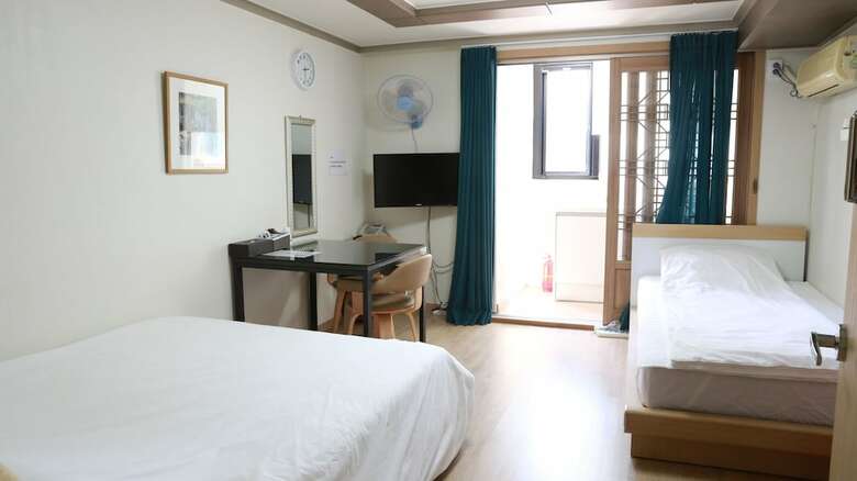 Hostal Grand Field Residence Hostel