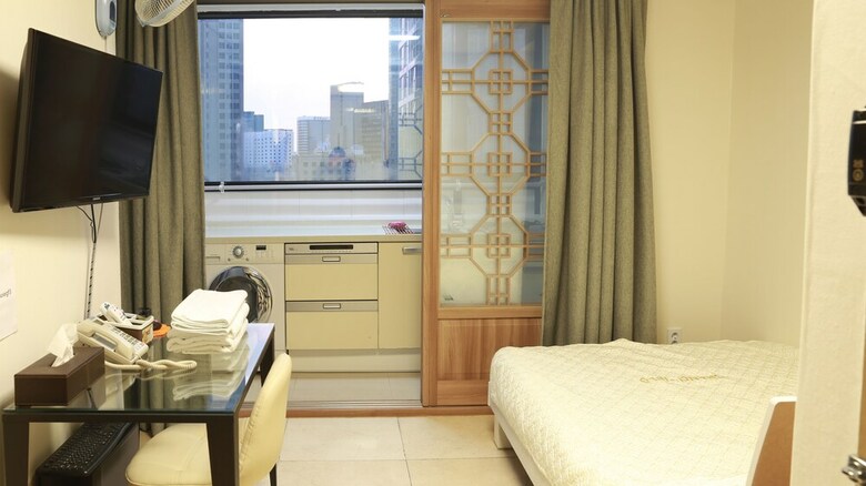 Hostal Grand Field Residence Hostel