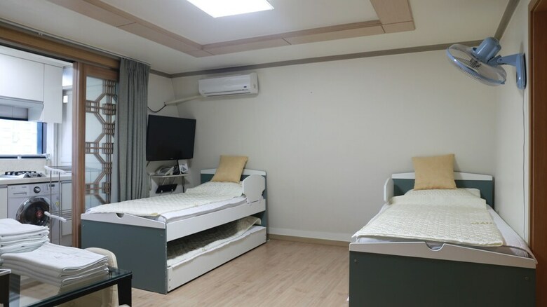 Hostal Grand Field Residence Hostel