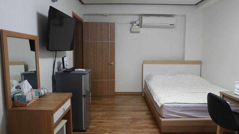 Hostal Grand Field Residence Hostel