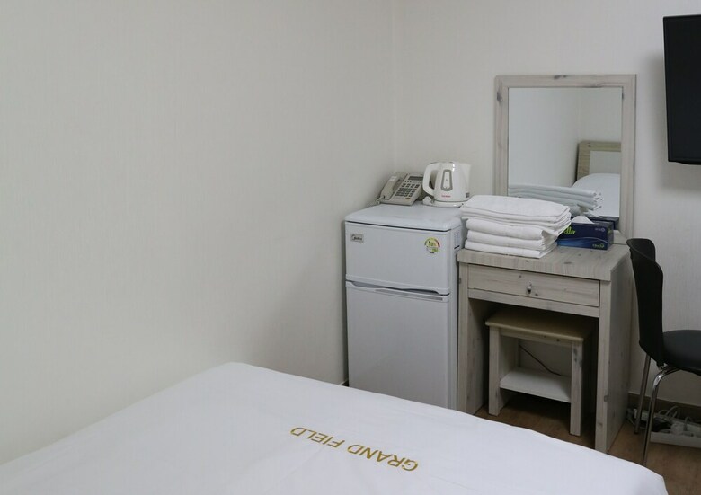 Hostal Grand Field Residence Hostel