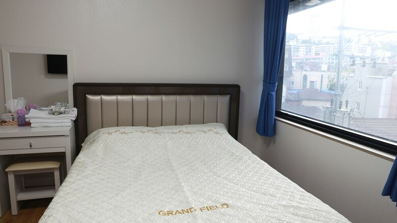 Hostal Grand Field Residence Hostel