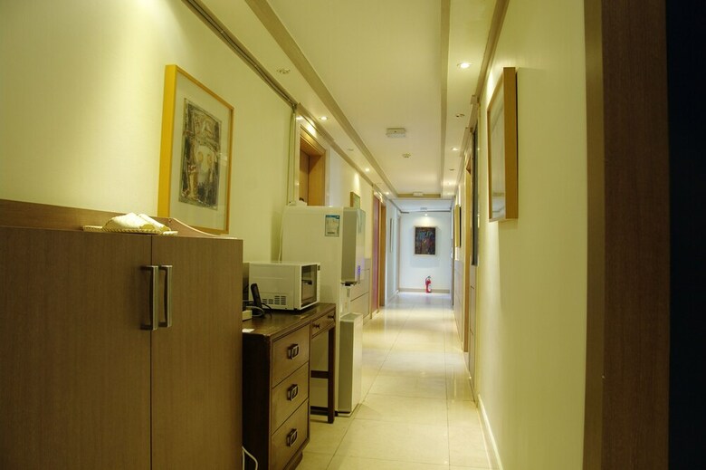 Hostal Grand Field Residence Hostel