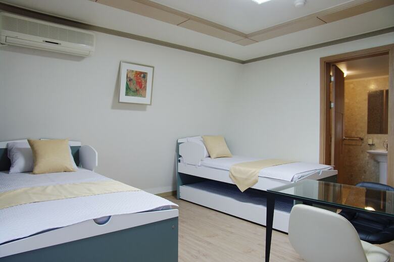 Hostal Grand Field Residence Hostel