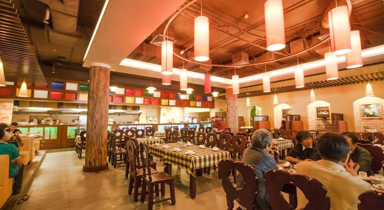 Den Long Do Hotel & Restaurant