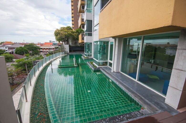 Aparthotel Implace Impact @ Msociety Condo