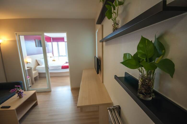 Aparthotel Implace Impact @ Msociety Condo